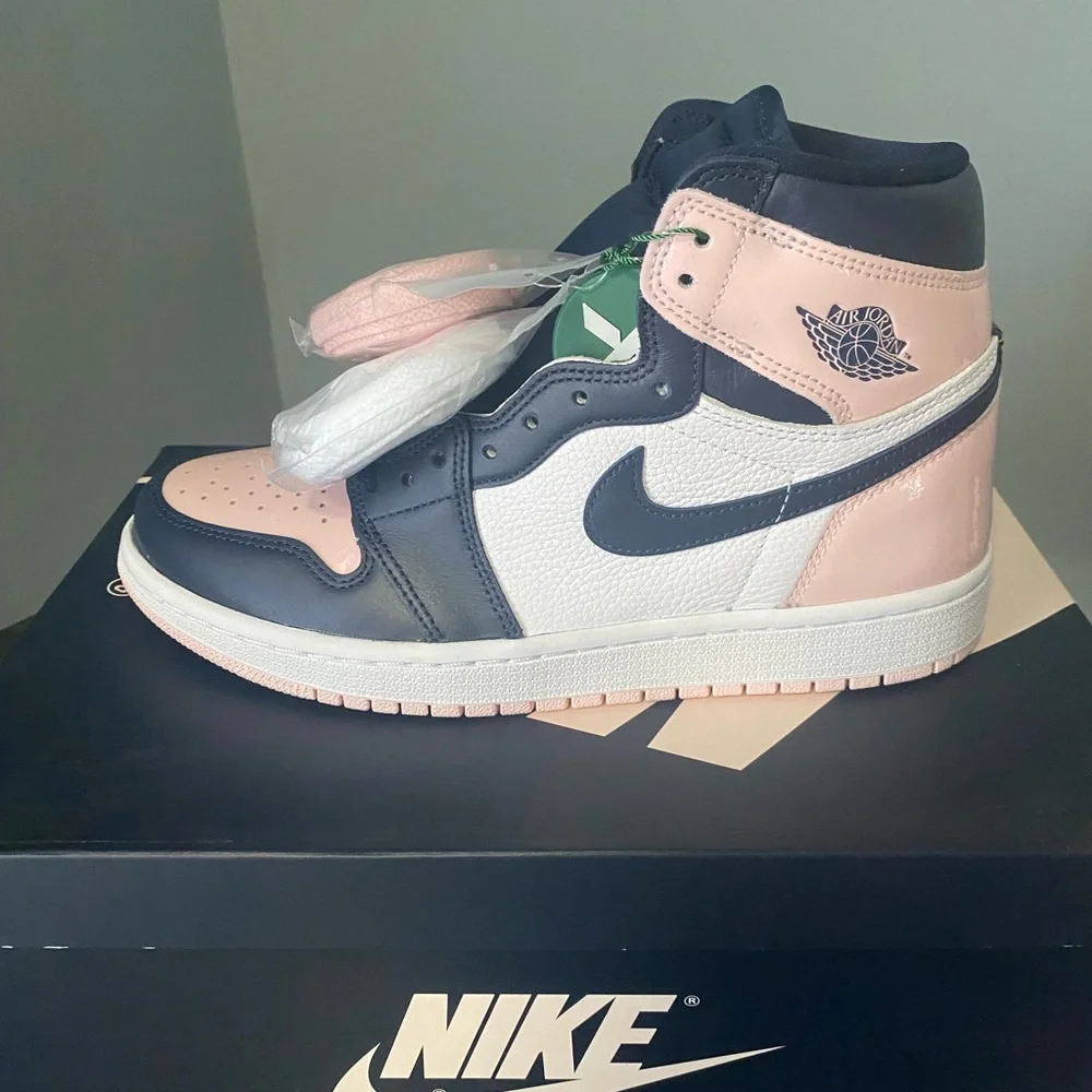 NWT Nike Women's Jordan 1 Retro High OG - Atmosphere, 7.5 - Picture 4 of 16